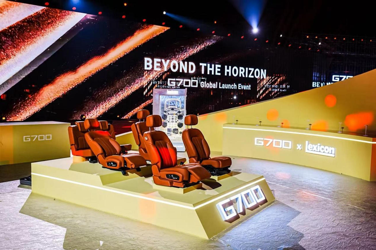 تصميم مقاعد جيتور g700 حفل الاطلاق